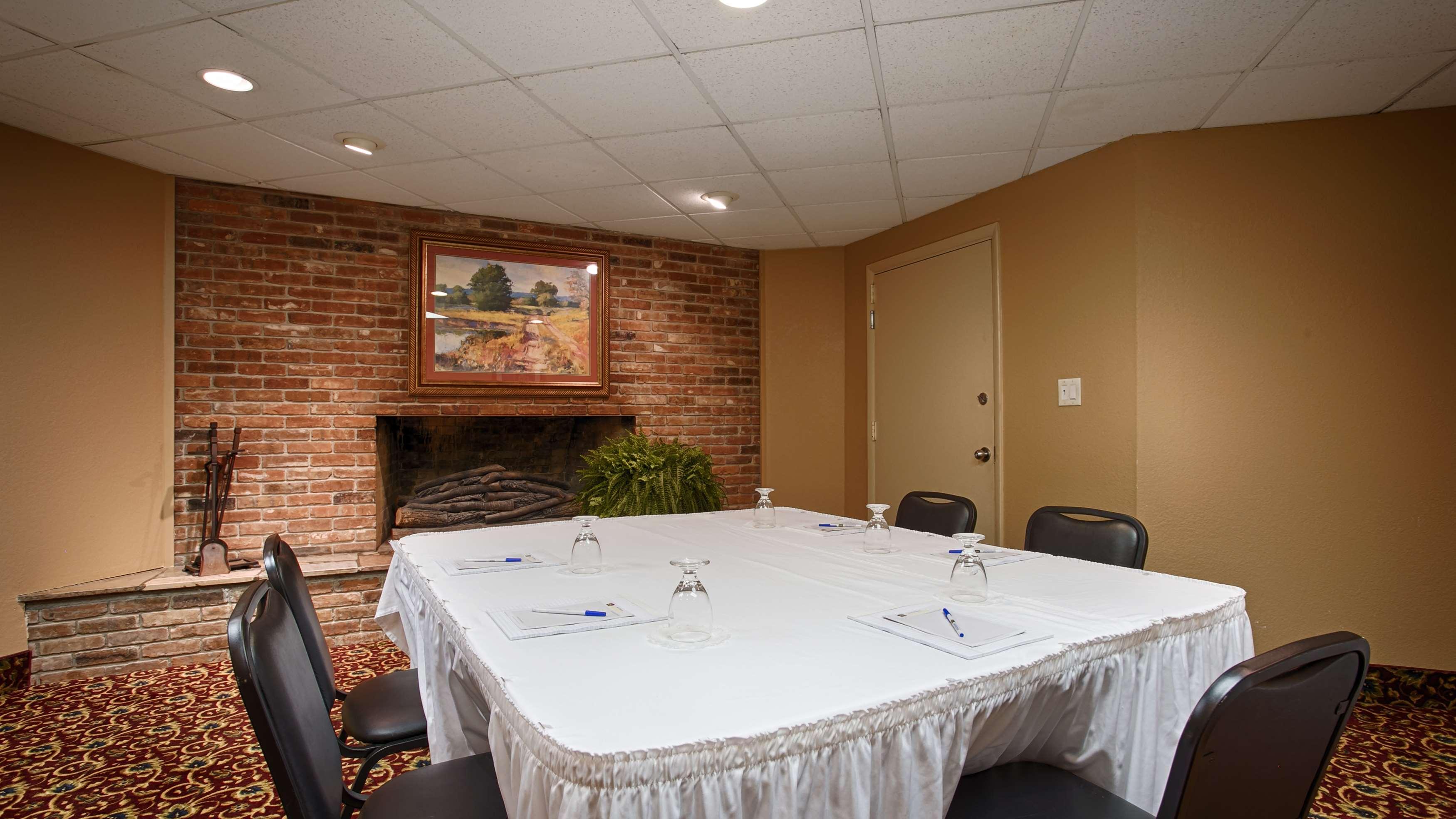 Best Western Coach House Springfield Bagian luar foto